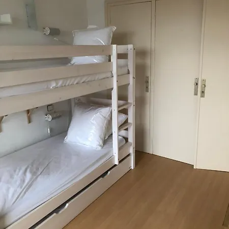 Lumineux, Avec Balcon, A 200m De La *